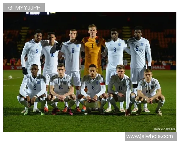 全球足球明星盘点哪几位球员在赛场上闪耀光芒