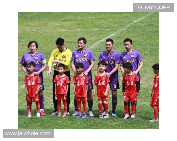 香港足球明星队自贡之行展现足球魅力与城市风采的精彩瞬间